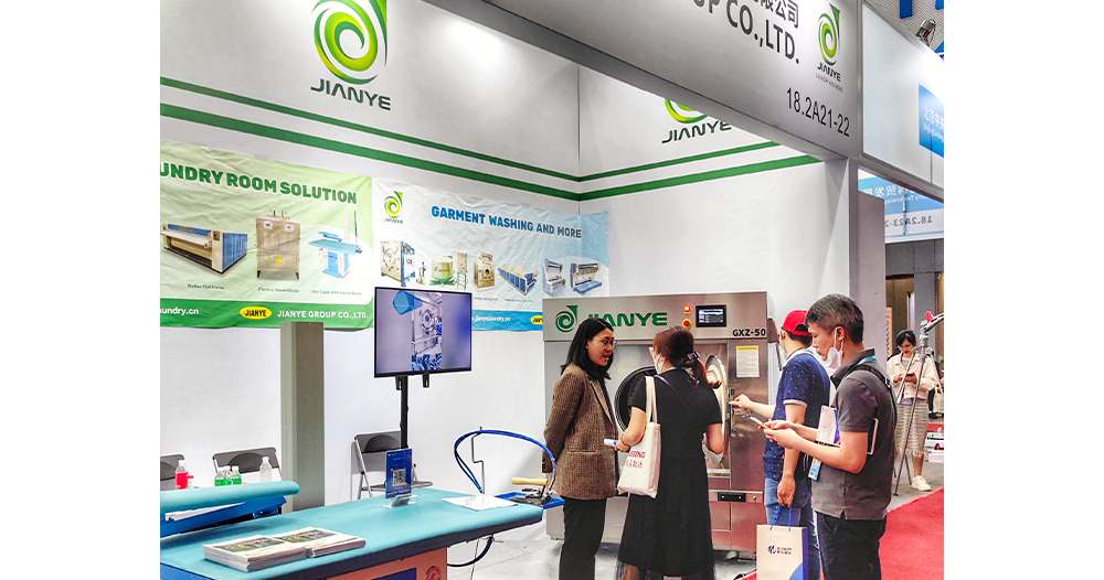 The 133rd canton fair day 2 widely praised by customers who visited the exhibition2